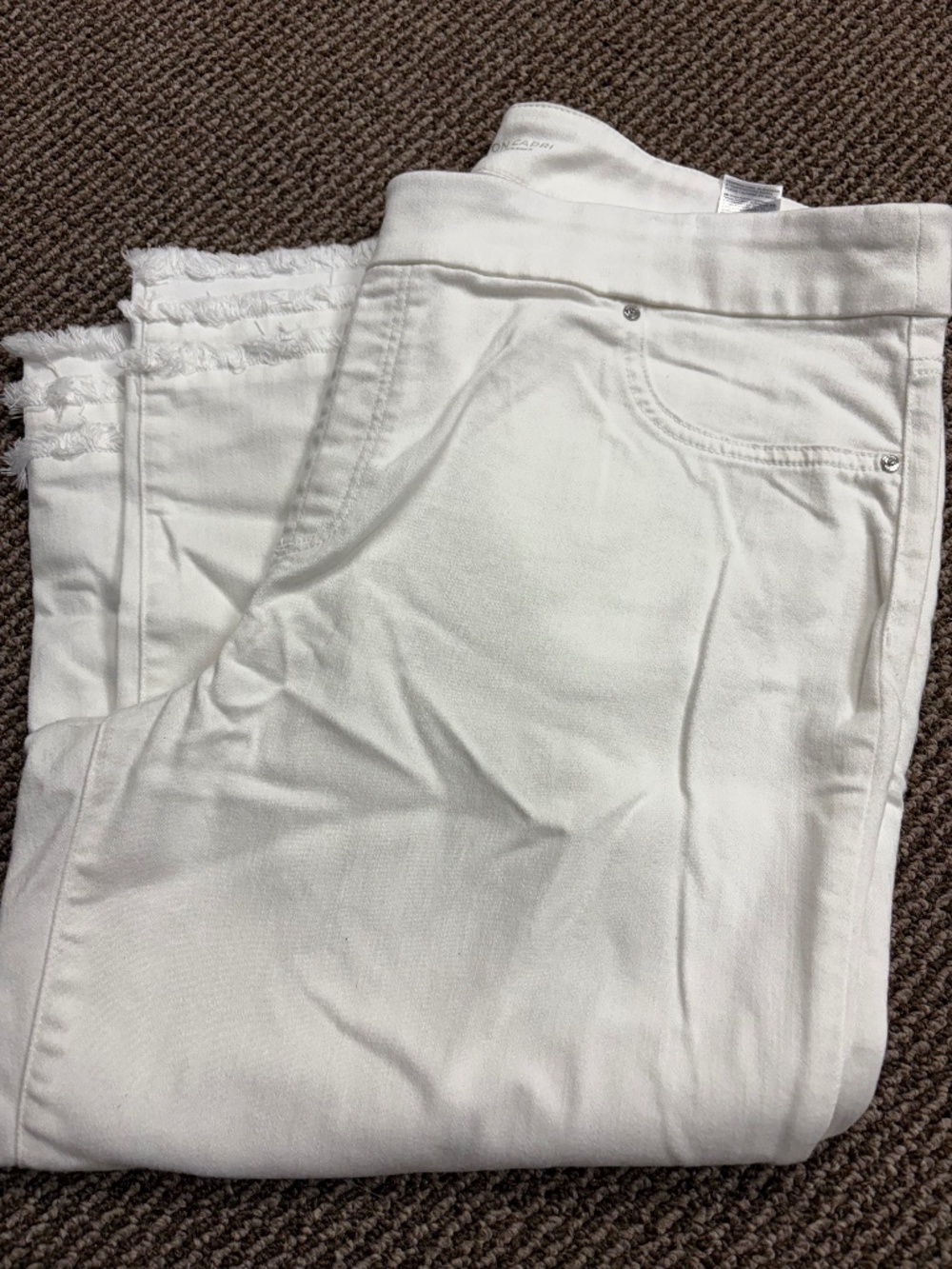 EUC Chicos White Denim Pull On Crop Sz. 3 / 16